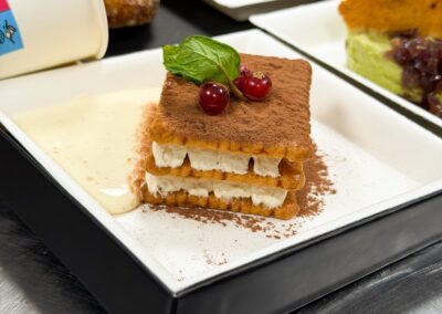 Petit Beurre façon tiramisu Plateaux-repas Végétarien pour les entreprises octobre 2026 fait maison par le traiteur Lebot.