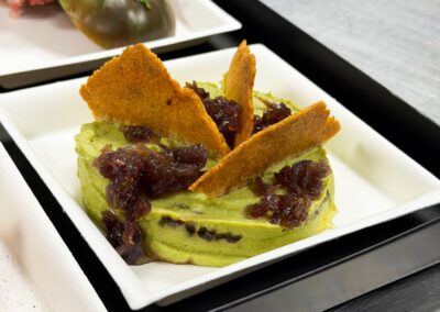 Guacamole. Plateaux-repas Végétarien pour les entreprises octobre 2026 fait maison par le traiteur Lebot.